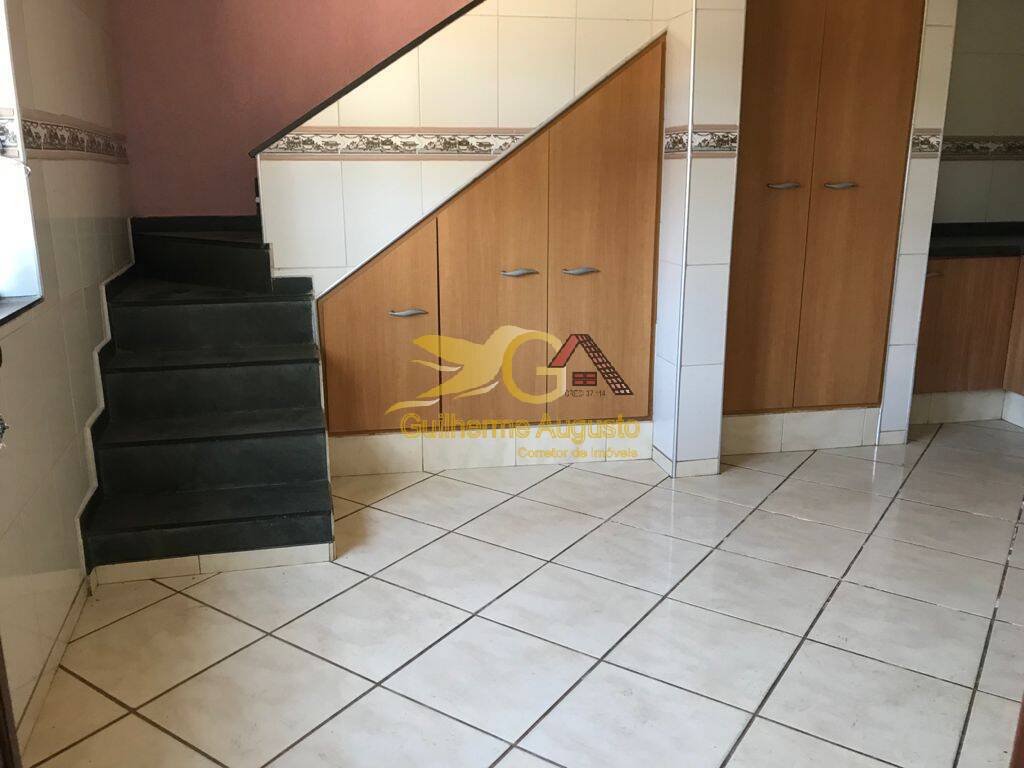 Casa à venda com 3 quartos, 105m² - Foto 1