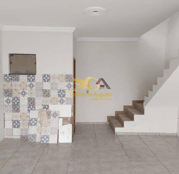 Casa à venda com 2 quartos, 125m² - Foto 2