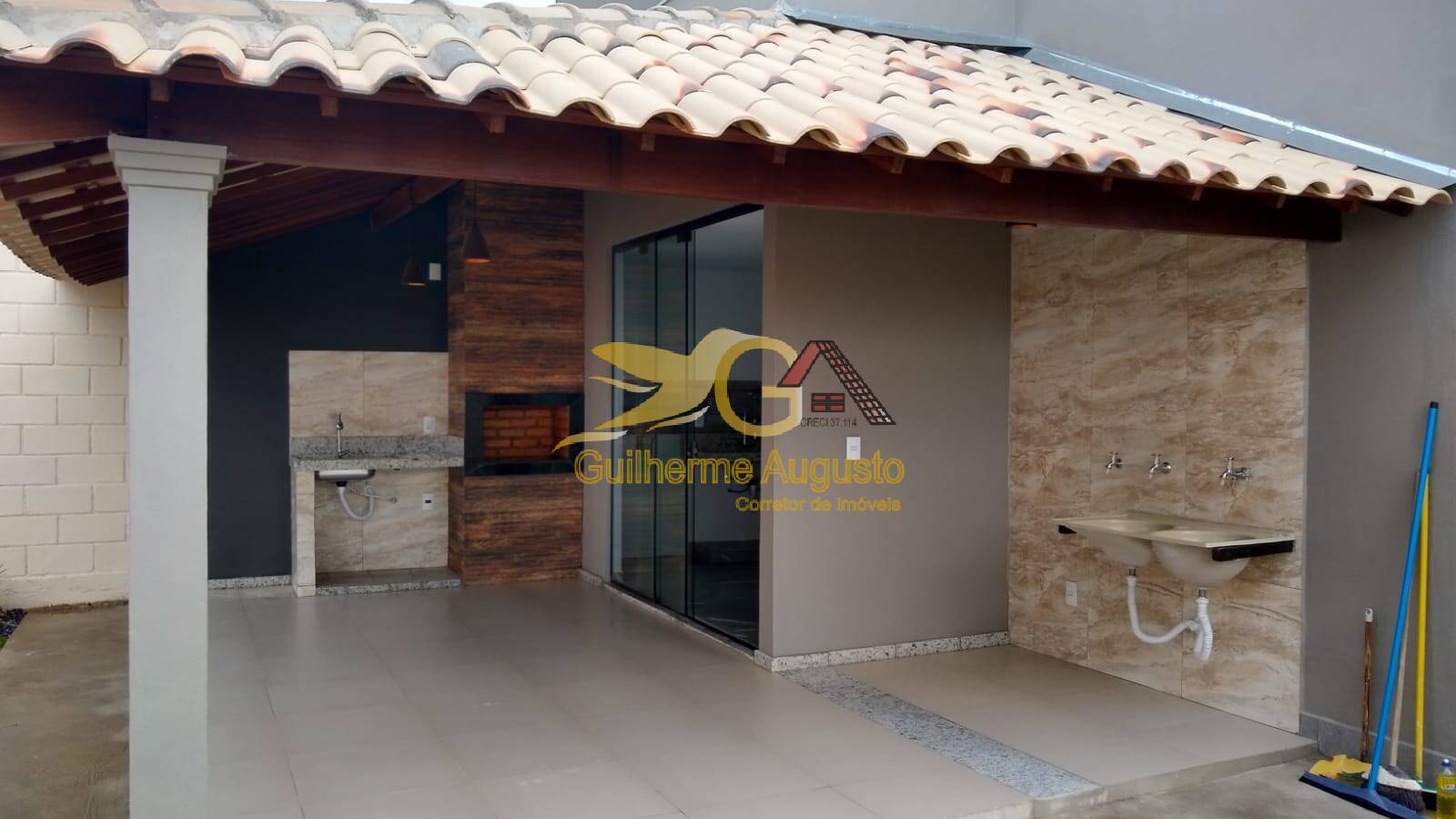 Casa à venda com 3 quartos, 300m² - Foto 3