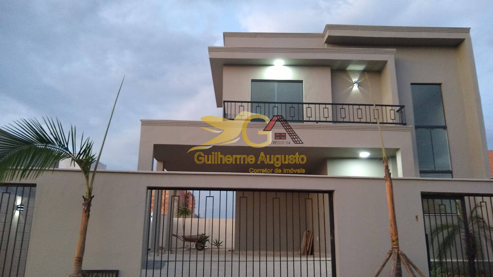 Casa à venda com 3 quartos, 300m² - Foto 1