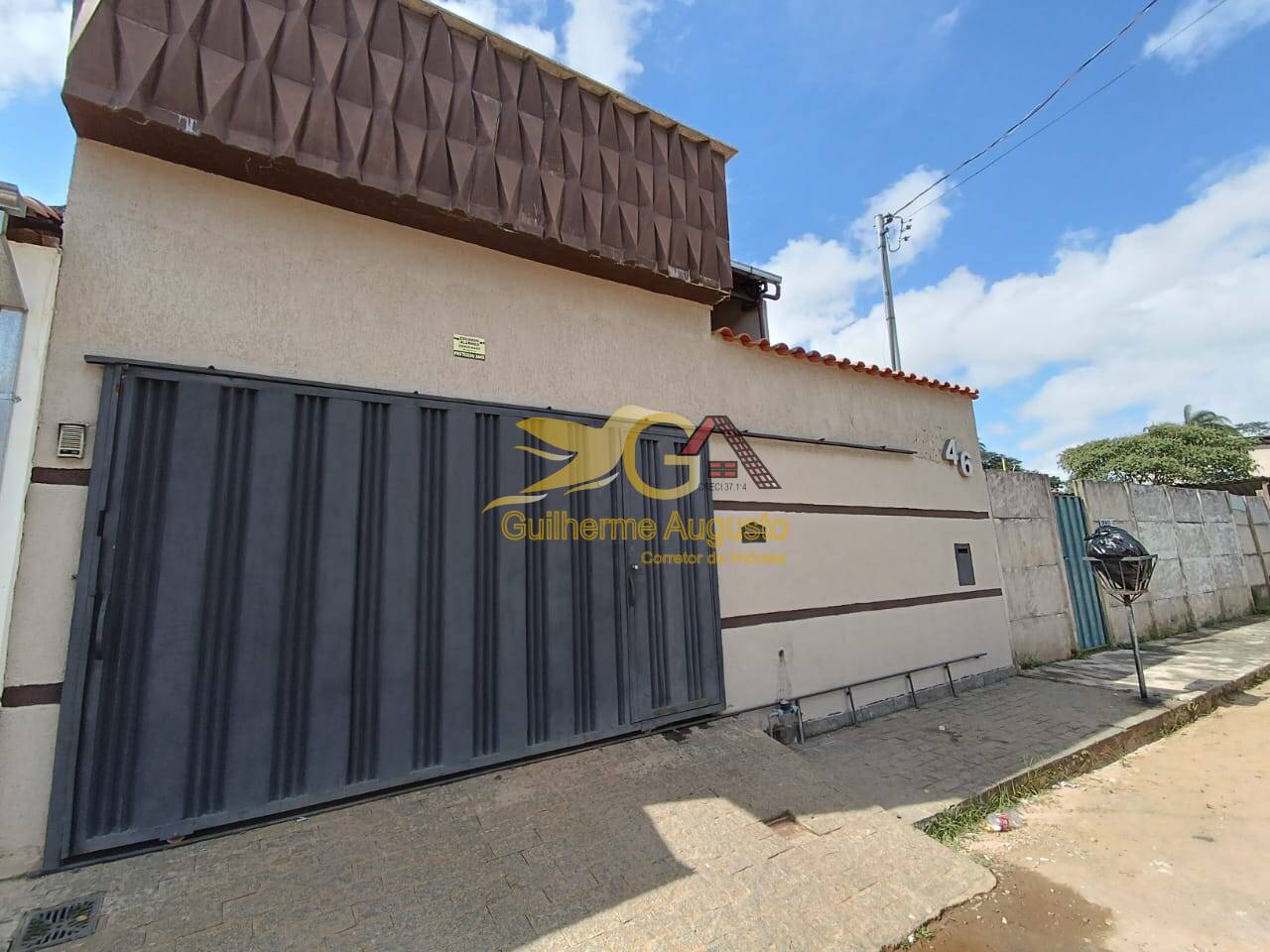 Casa à venda com 3 quartos, 191m² - Foto 1