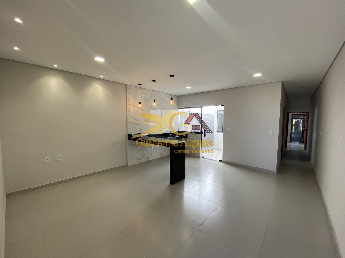 Casa à venda com 3 quartos, 94m² - Foto 1