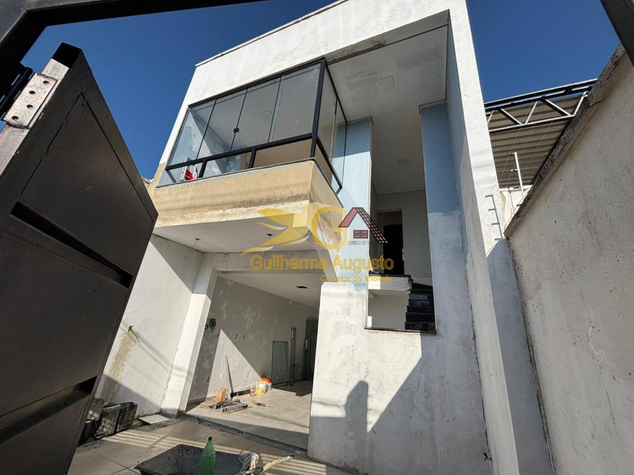 Casa à venda com 3 quartos, 135m² - Foto 1